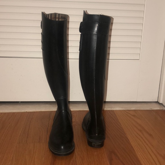Burberry rain boots - Picture 2 of 7
